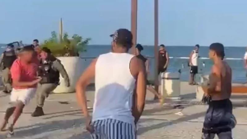 Confusão entre torcedores de times rivais é registrada no Marco dos Corais