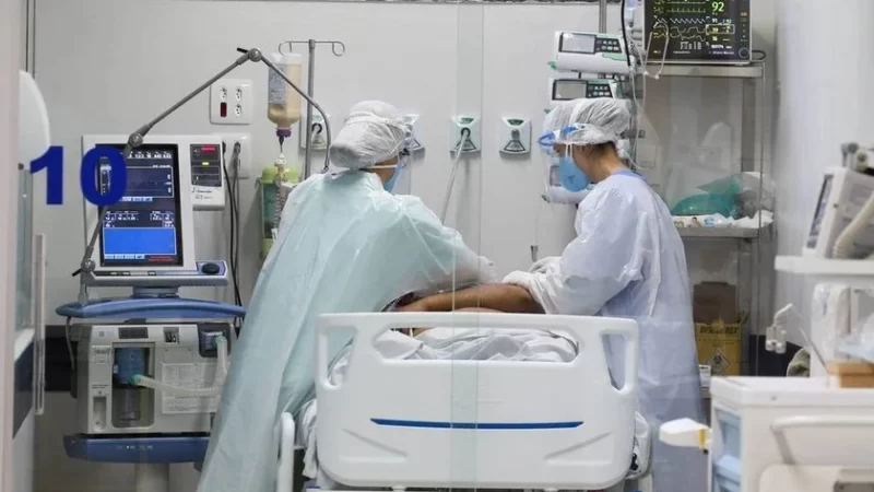 Hospitalizações por Covid-19 aumentam entre idosos