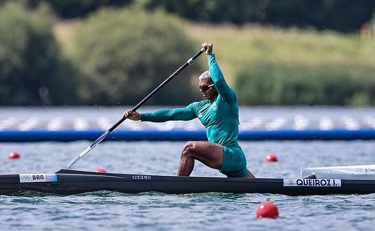 Isaquias avança com tranquilidade e vai direto à semi do C1 1000m