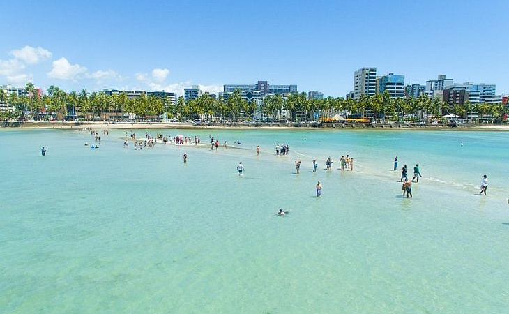 Praia no fim de semana? Veja quais trechos estão próprios para banho no litoral de Alagoas