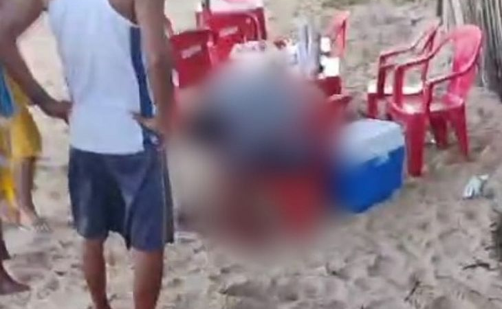 Homem é assassinado a tiros após discussão em bar na praia de Garça Torta