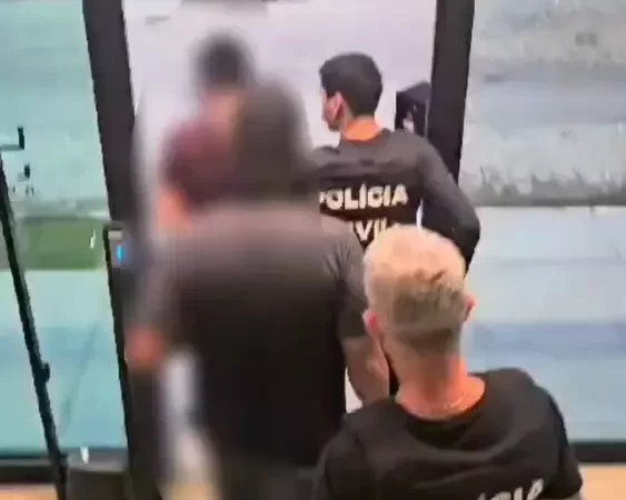 Homem é preso acusado de usar guincho para furtar carro na Ponta Verde