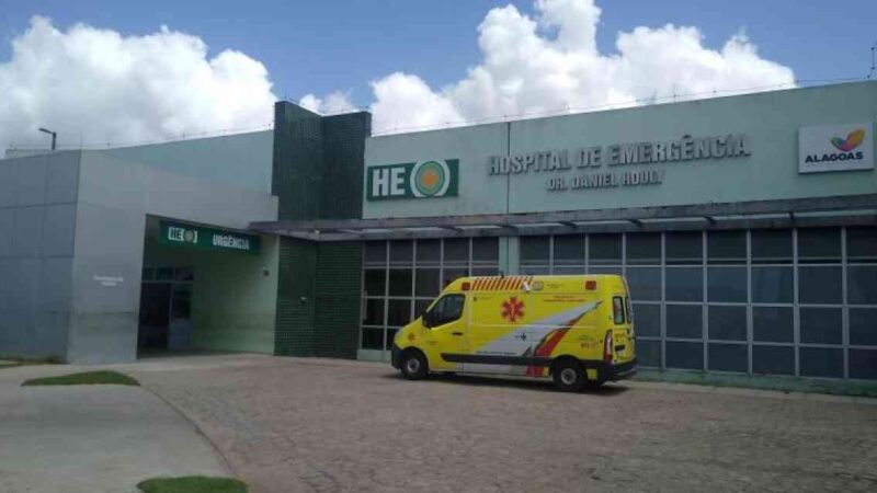 Homem sofre tentativa de homicídio na frente da mãe e vizinhos em Palmeira dos Índios