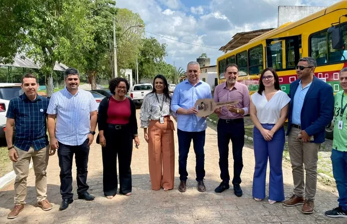 Alfredo Gaspar entrega emenda de R$ 1,7 milhão para compra de ônibus e equipamentos para IFAL Satuba e Palmeira dos Índios