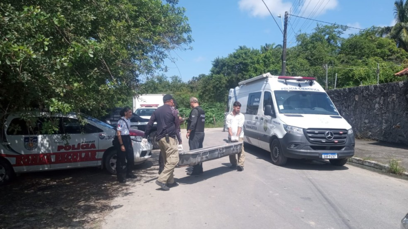 Jovem é encontrada morta em área de mata no Tabuleiro do Martins, em Maceió