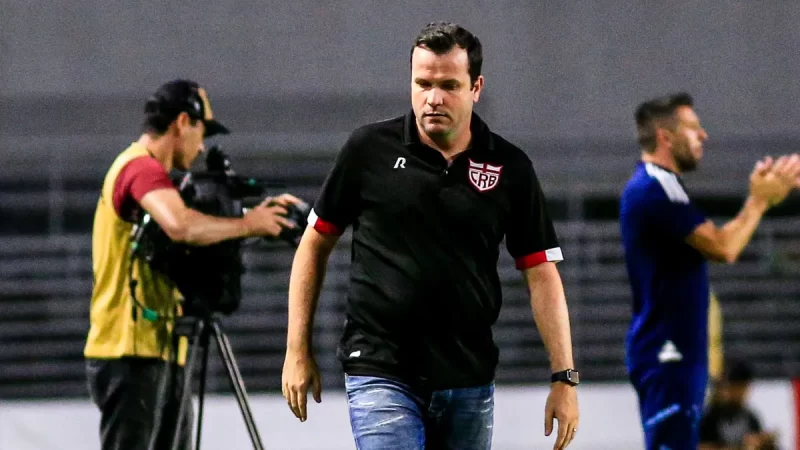 CRB anuncia saída de Daniel Paulista após 11ª derrota consecutiva