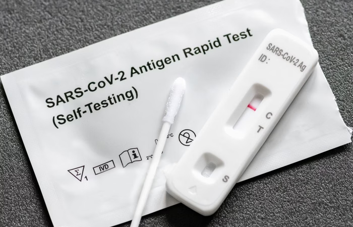 Número de casos da Covid cresce 105% em um mês no Brasil