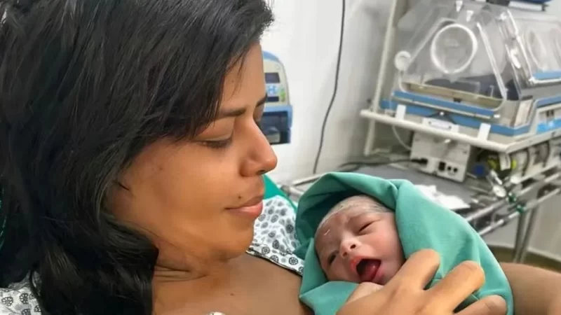 Em caso raro, grávida em tratamento de câncer dá à luz a uma menina saudável