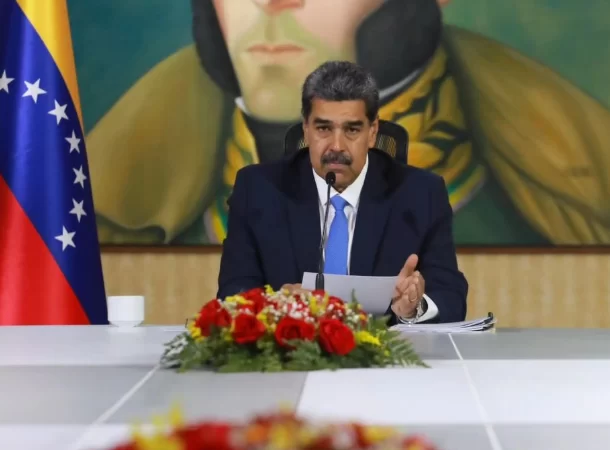 Em crise política, Maduro antecipa o Natal para outubro na Venezuela