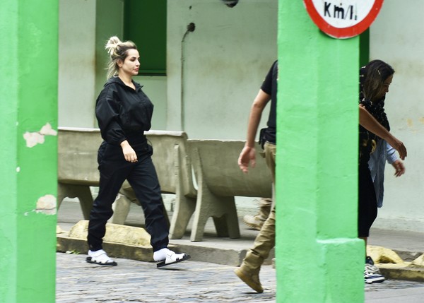 Justiça concede habeas corpus a Deolane Bezerra; a mãe permanece presa, diz irmã