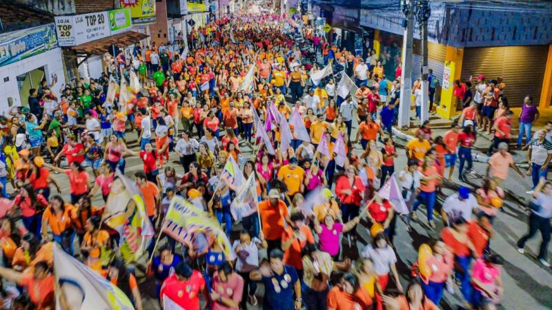 Arrastão da Tia Júlia e Júlio Cezar leva multidão às ruas de Palmeira