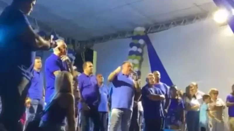 Gustavo Feijó ataca adversários com discurso em tom pornográfico: “Vocês vão mamar num jumento!”