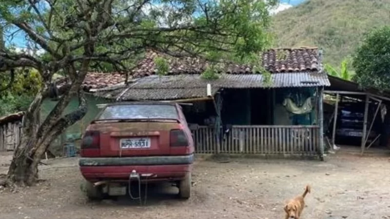 Mulher que foi mantida em cativeiro por quase 10 anos é libertada