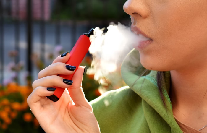 Resíduo de vape pode afetar bebê ainda na barriga da mãe, diz estudo
