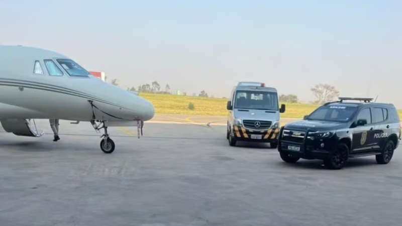 Avião de Gusttavo Lima é apreendido em mesma operação que prendeu Deolane Bezerra