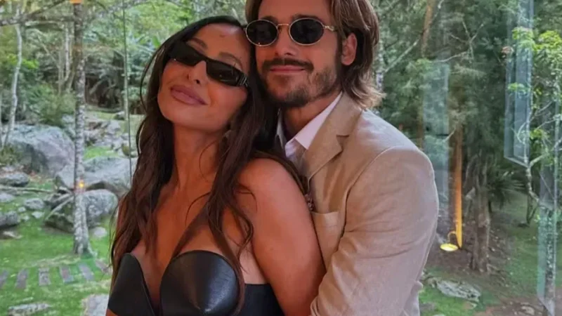 Sabrina Sato revela que está grávida de Nicolas Prattes