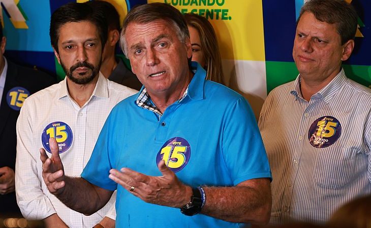 Apesar de inelegível, Bolsonaro diz ao lado de Tarcísio que é o candidato da direita em 2026