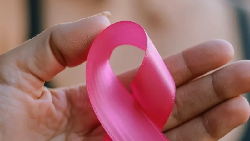 Outubro Rosa: como o câncer de mama pode afetar o coração