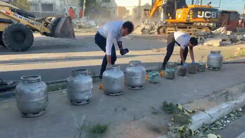 Perícia recolhe botijões de gás dos escombros de explosão na parte alta de Maceió