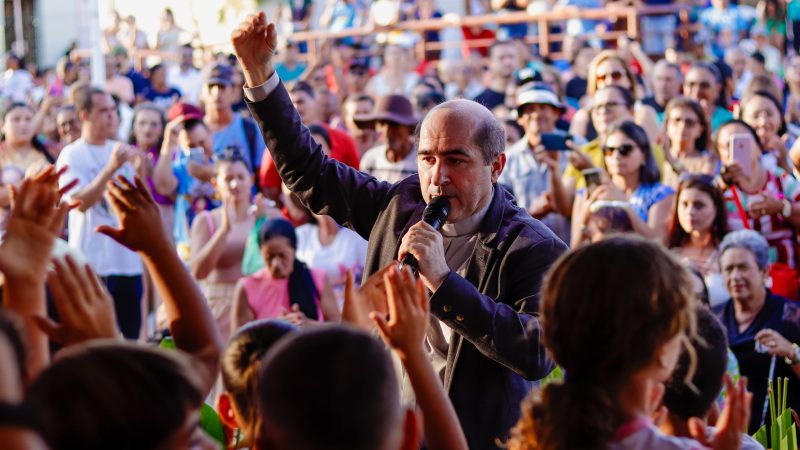 Igreja encerra Santas Missões de Frei Damião com show do padre Joãzinho