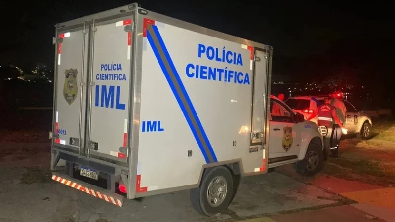 Filho encontra mãe morta com marcas de agressão dentro de casa