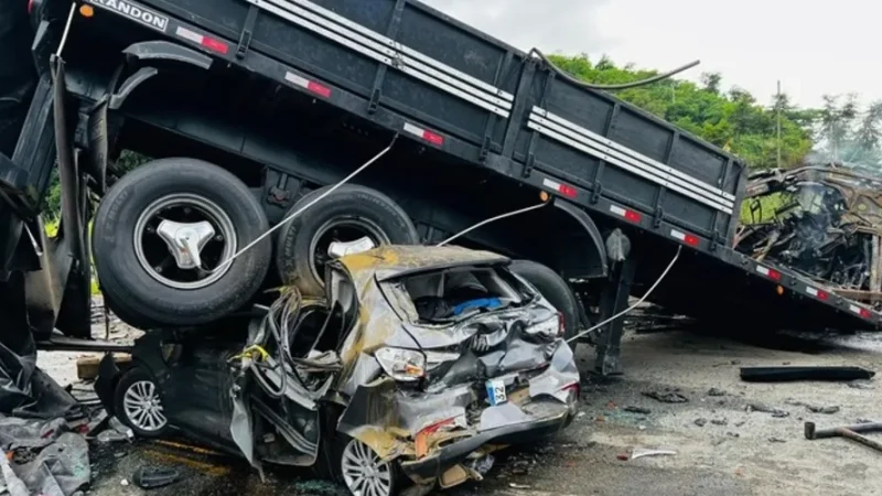 Acidente com ao menos 38 mortos em MG já é o pior em rodovias federais desde 2007