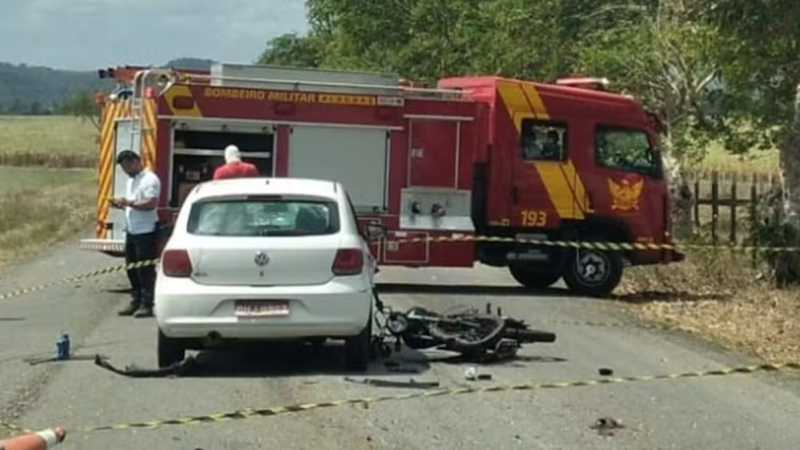 Colisão entre táxi e moto deixa dois mortos em Boca da Mata, AL