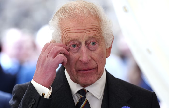 Funcionária do rei Charles é presa após festa no Palácio de Buckingham