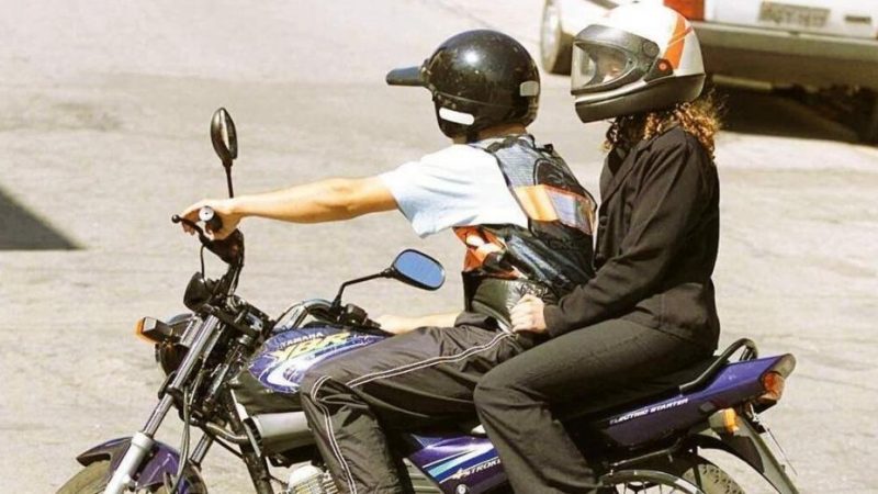 Um motorista de aplicativo teve sua motocicleta roubada na noite desta segunda-feira (13)