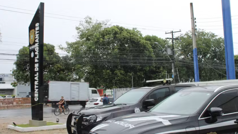 Pitbull ataca e morde criança dentro de condomínio em Maceió e tutor é preso após xingar e ameaçar policiais