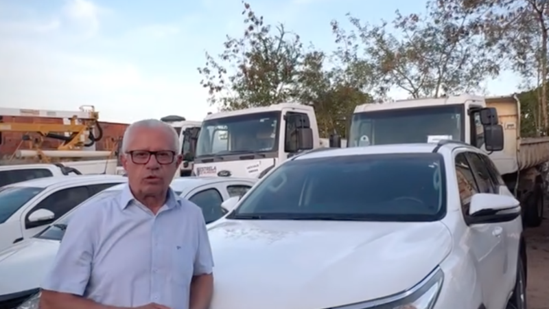 Prefeito de Estrela de Alagoas devolve ao município veículos utilizados por ex-prefeito