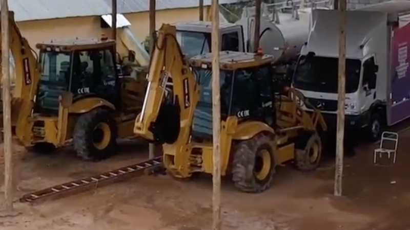 Frota de veículos conservados é escondida em galpão dos “Garrotes”, enquanto veículos velhos foram postos à atual gestão