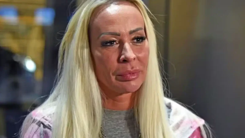 Ex-esposa de Ralf Schumacher queima seu vestido de noiva depois de ele revelar ser gay