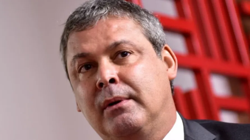 Líder do PT “comemora” possível candidatura de Gusttavo Lima