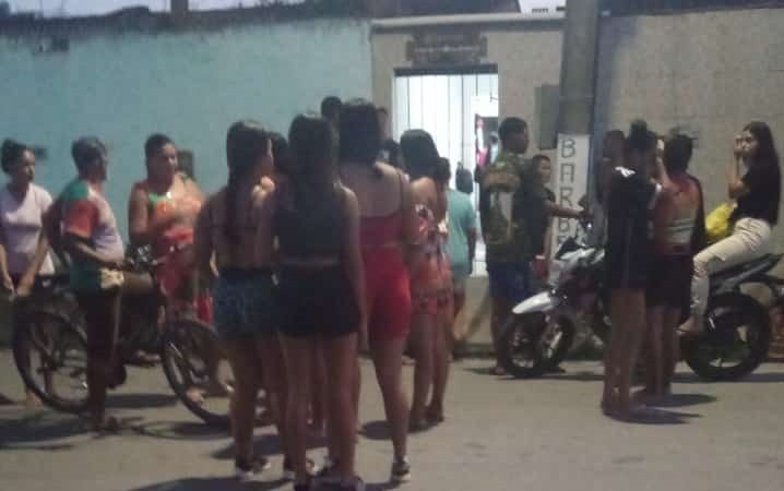 Homem é executado a tiros dentro de barbearia