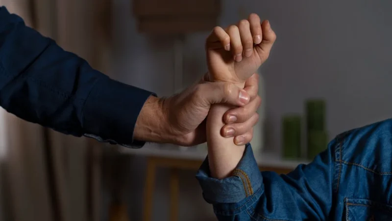 Acusado de agredir companheira é preso em flagrante no bairro Ponta Grossa, em Maceió