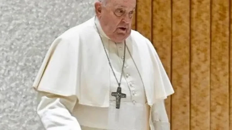 Papa segue em estado crítico e agora tem insuficiência renal leve