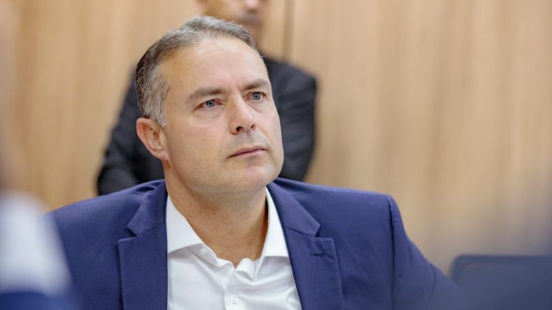 Renan Filho acirra disputa interna e tensiona relação entre MDB e PSB