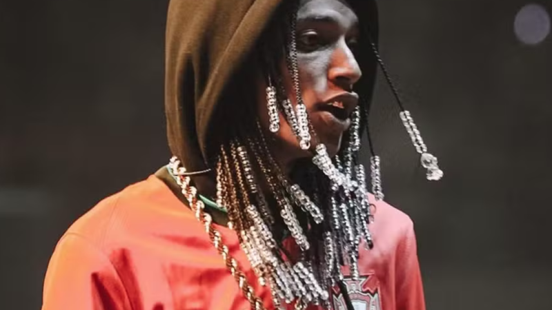 Lei anti-Oruam: projeto que quer proibir o contrato público com artistas que fazem apologia ao crime tramita em Maceió