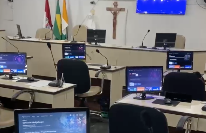 Câmara de Palmeira dos Índios implanta painel eletrônico de votação
