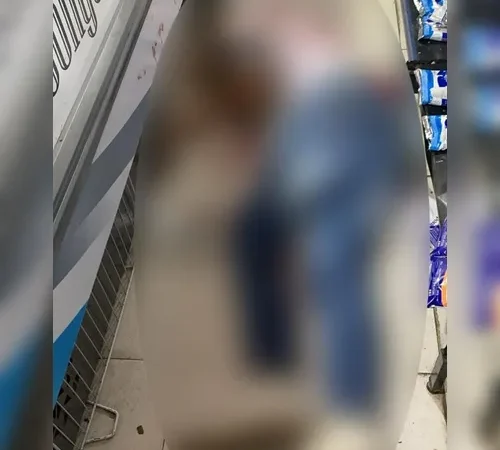 Suspeito de assalto é morto por cliente dentro de mercadinho no Clima Bom