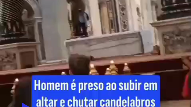 homem é preso após subir no altar da Basílica de São Pedro, no Vaticano