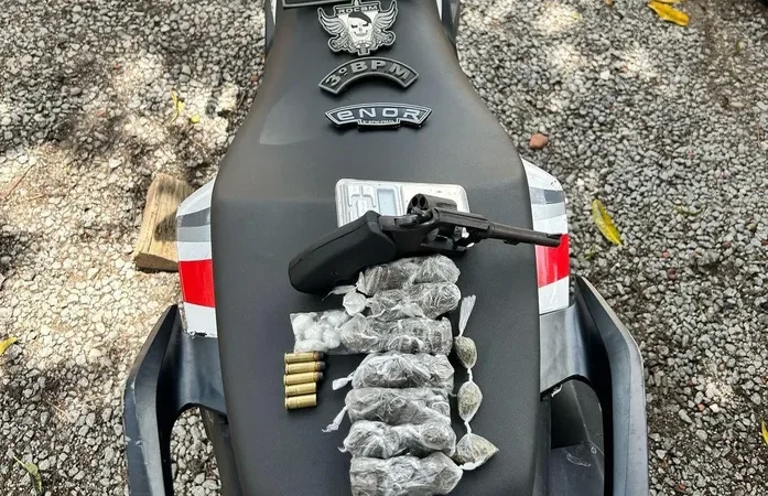 PM apreende armas e drogas em Arapiraca e Joaquim Gomes; quatro foram presos.