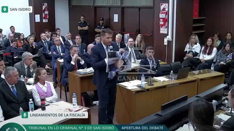 ‘Maradona morreu assim’: promotor mostra foto de ex-jogador minutos após sua morte