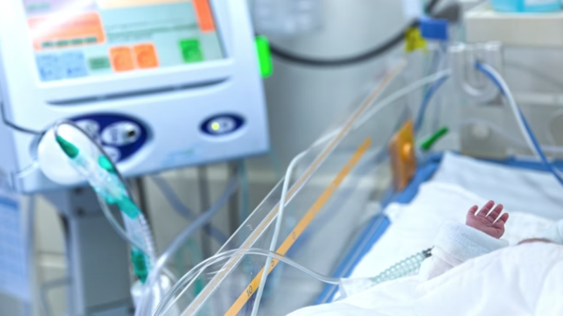 Bebê recém-nascido perde o pênis em cirurgia de circuncisão