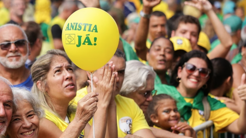 Bolsonaro faz ato em Copacabana por anistia a envolvidos no 8/1