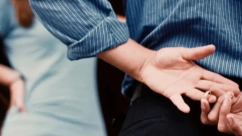 Mulher queima o pênis do marido com acetona ao suspeitar de traição