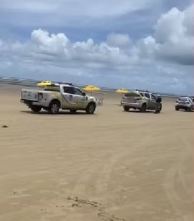 PM notifica 5 veículos que estavam circulando na areia da praia do Pontal do Peba, AL