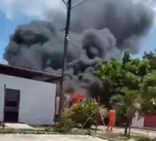 UPA é evacuada após ambulância pegar fogo em Penedo