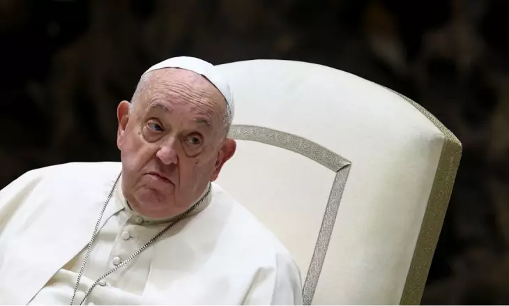 Papa tem vômito e recebe ventilação mecânica não invasiva, diz Vaticano